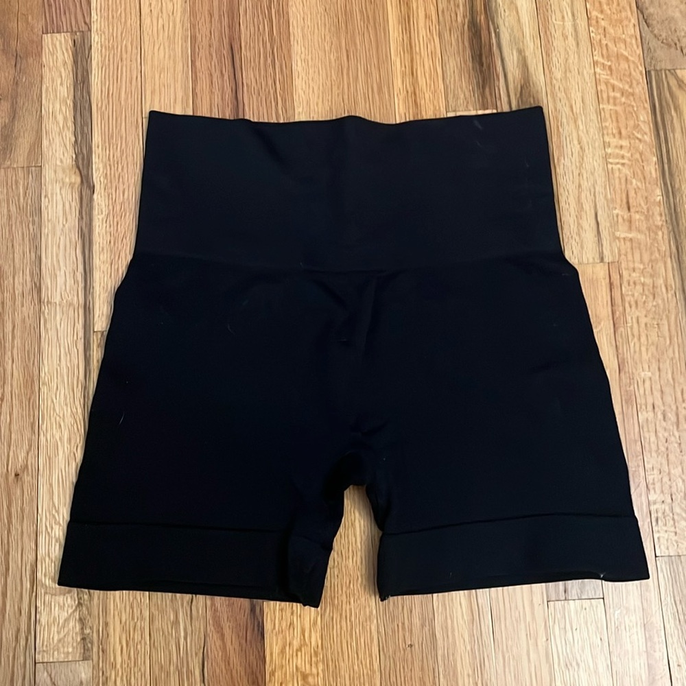 set active sculptflex black shorts